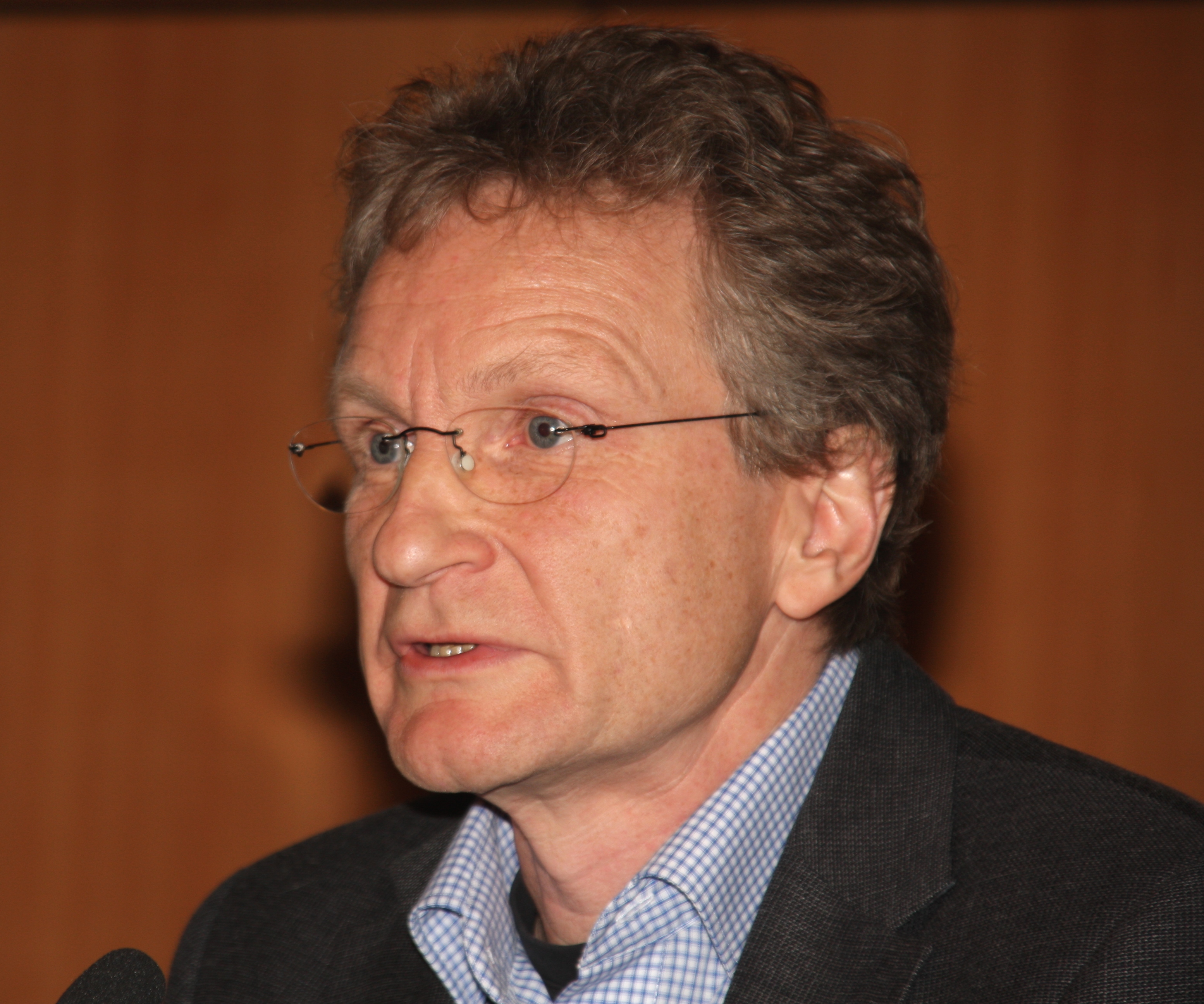 ... Nikolaus Melcop beim Bericht des Vorstandes (Foto: <b>Johannes Schuster</b>) - 2010-12-01_dv_melcop