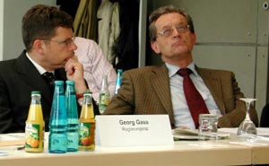 Die Herren Gass und Dr. Dünisch vom Bayerischen Staatsministerium für Umwelt, Gesundheit und Verbraucherschutz