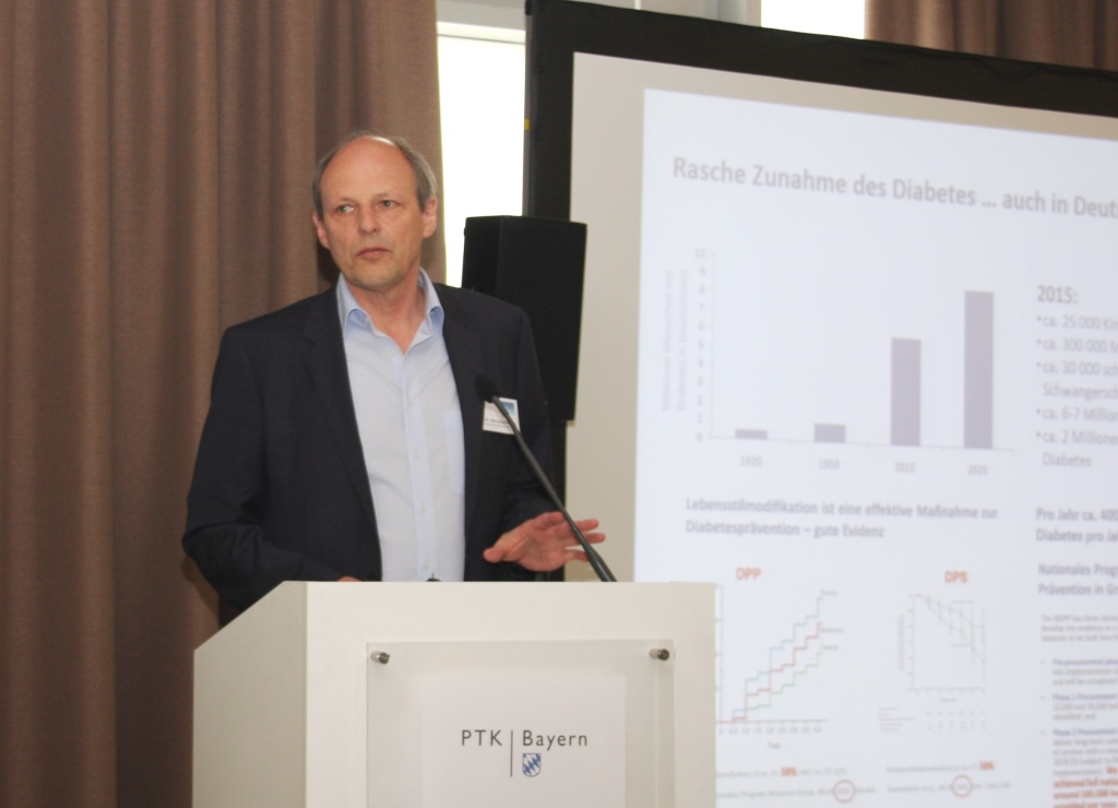 Prof. Dr. Bernhard Kulzer informierte in seinem Fachvortrag über den Bereich „Spezielle Psychotherapie bei Diabetes“. 